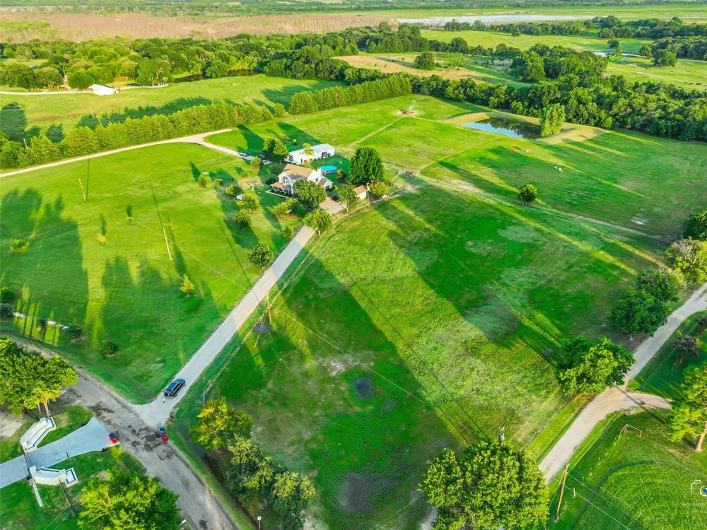 1880 County Road 2610 Bonham, TX 75418