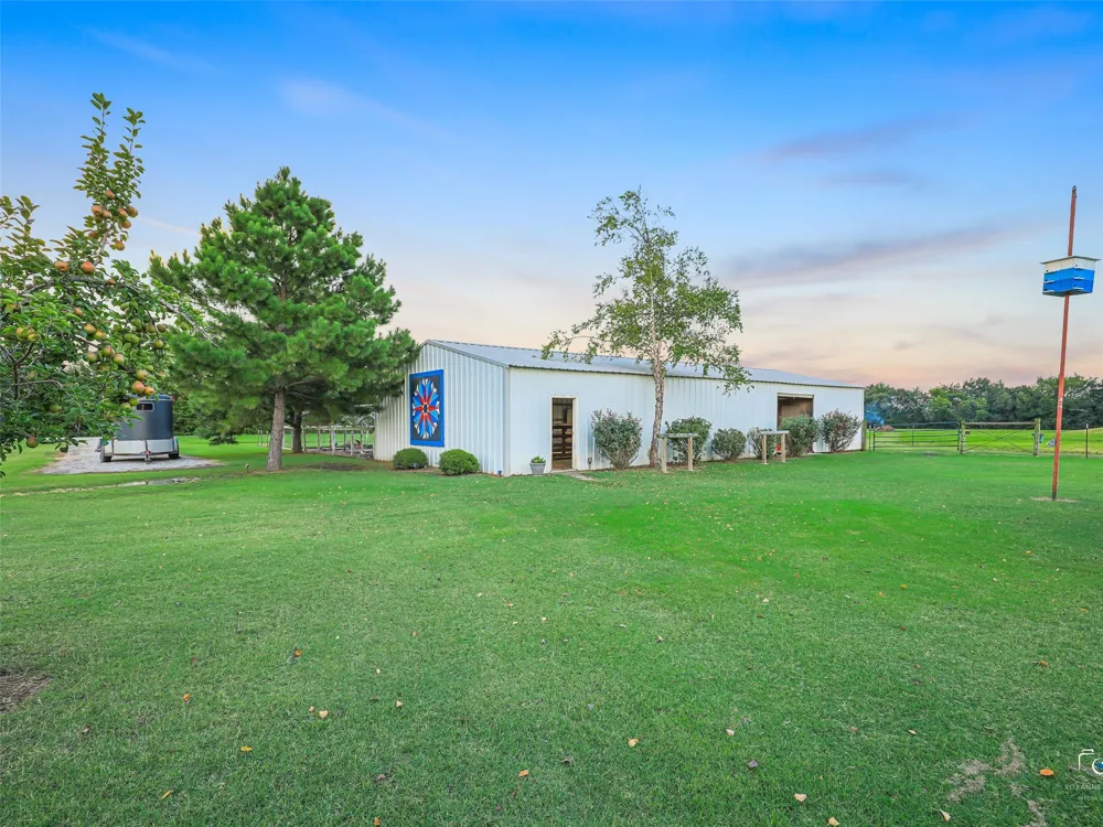 1880 County Road 2610 Bonham, TX 75418