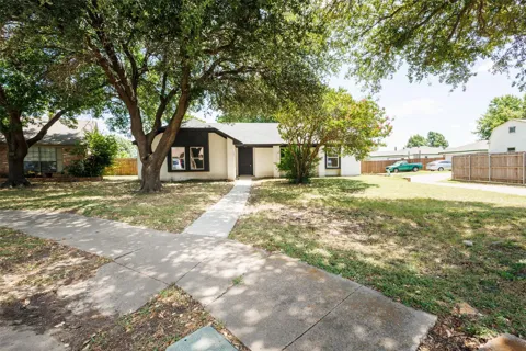 2437 Trenton Circle