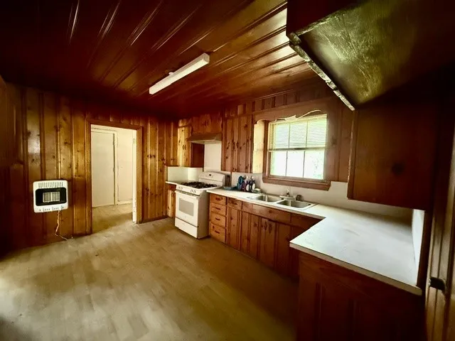 157 CR 4320 Enloe, TX 75441