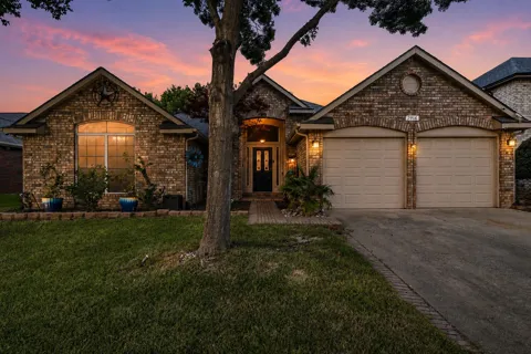 2916 Shadow Oak Court