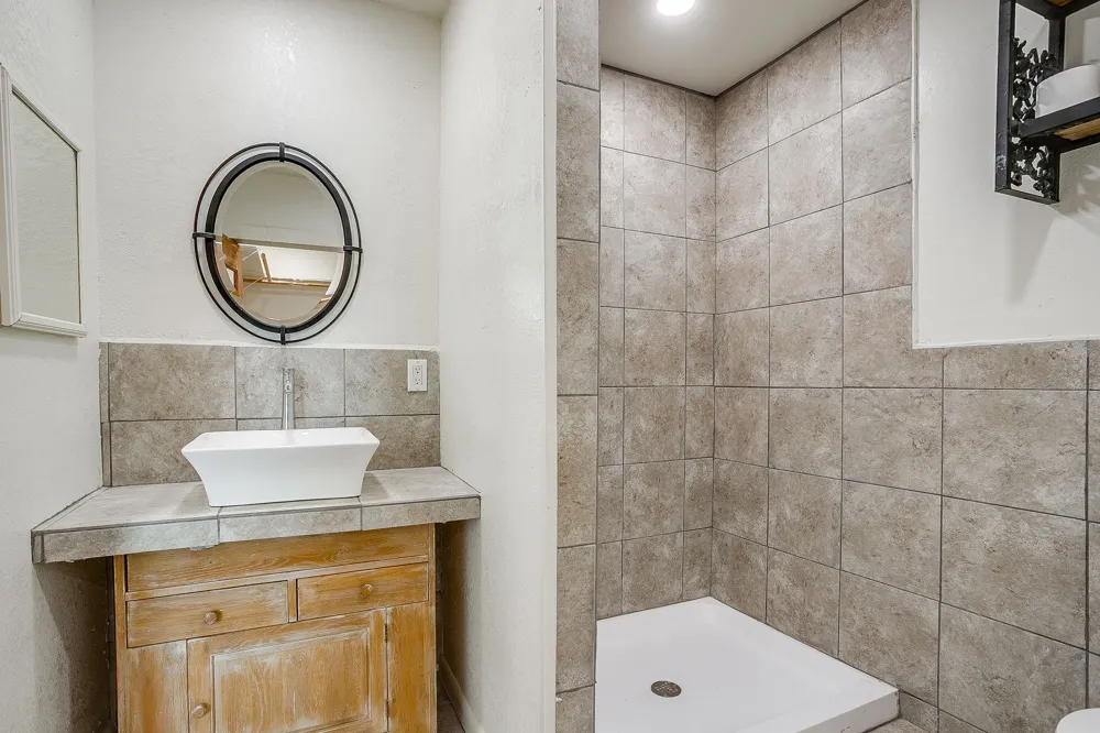 619 W Live Oak Street Jacksboro, TX 76458