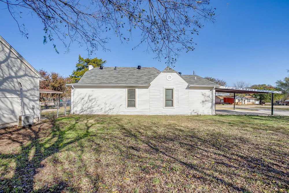 619 W Live Oak Street Jacksboro, TX 76458