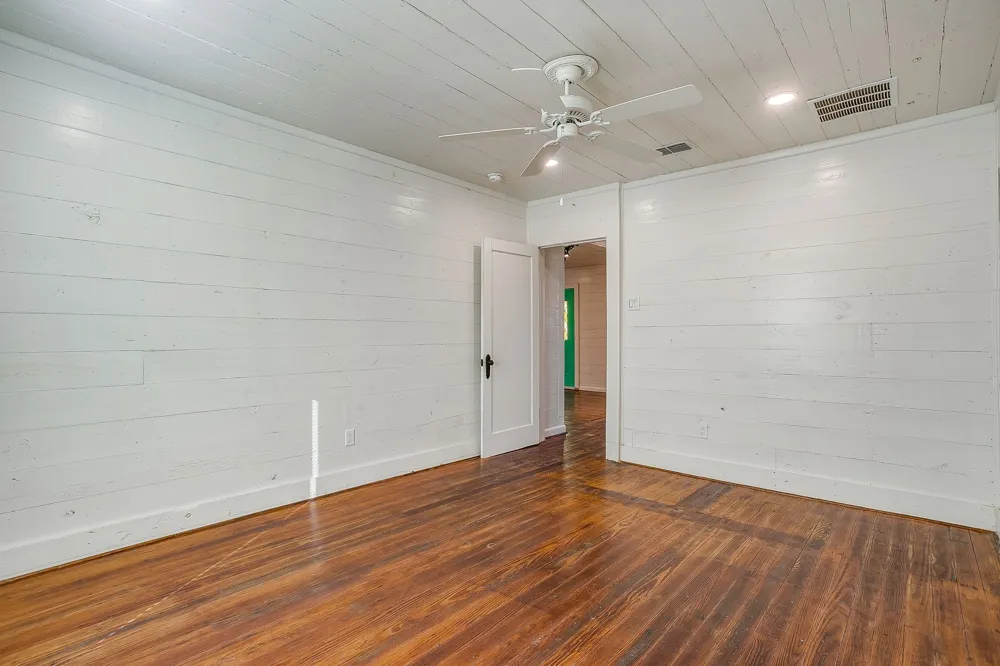 619 W Live Oak Street Jacksboro, TX 76458