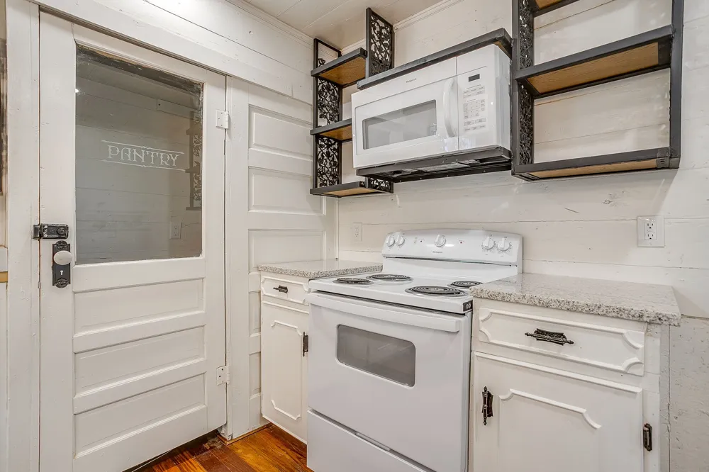 619 W Live Oak Street Jacksboro, TX 76458