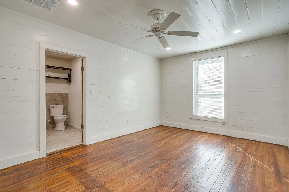 619 W Live Oak Street Jacksboro, TX 76458