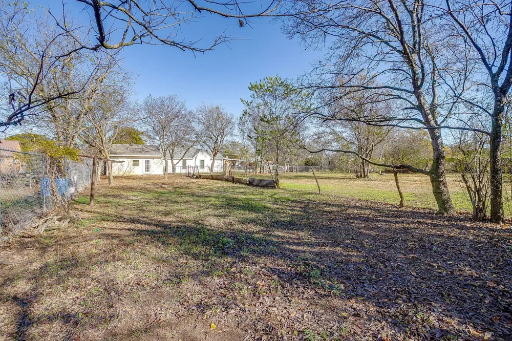 619 W Live Oak Street Jacksboro, TX 76458