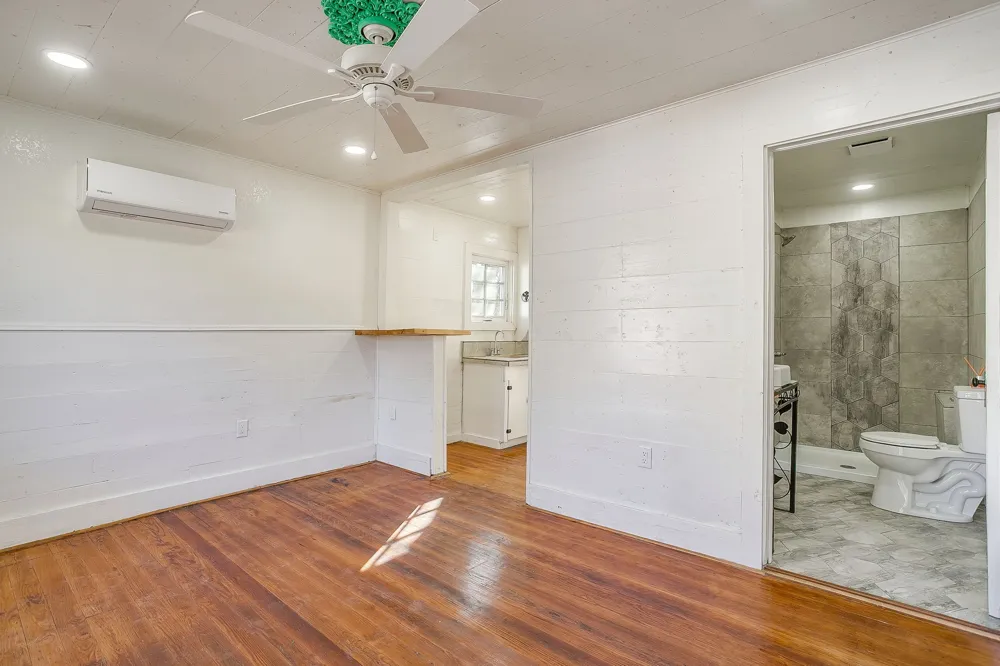 619 W Live Oak Street Jacksboro, TX 76458