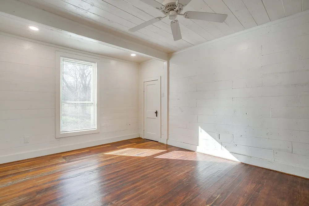 619 W Live Oak Street Jacksboro, TX 76458