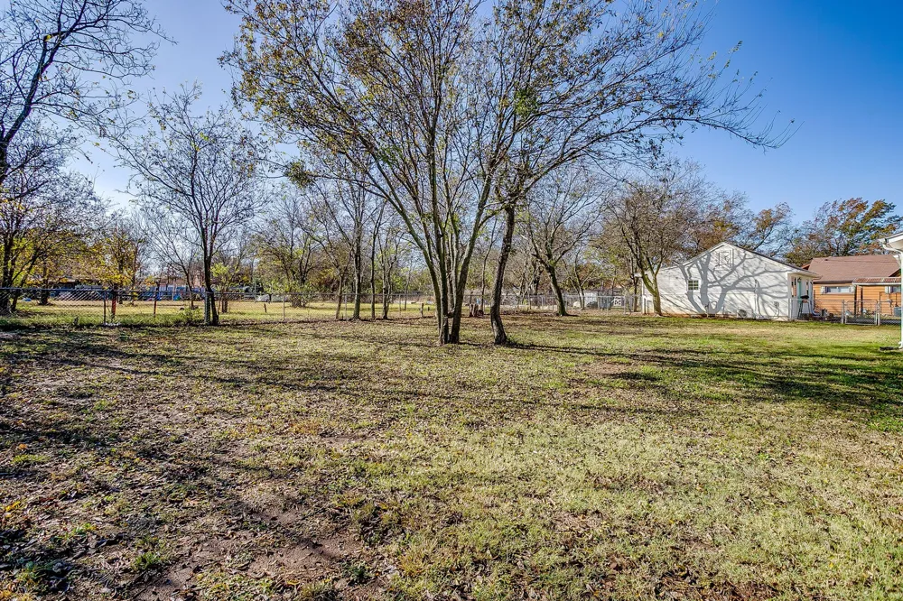 619 W Live Oak Street Jacksboro, TX 76458