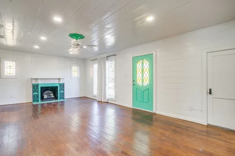 619 W Live Oak Street