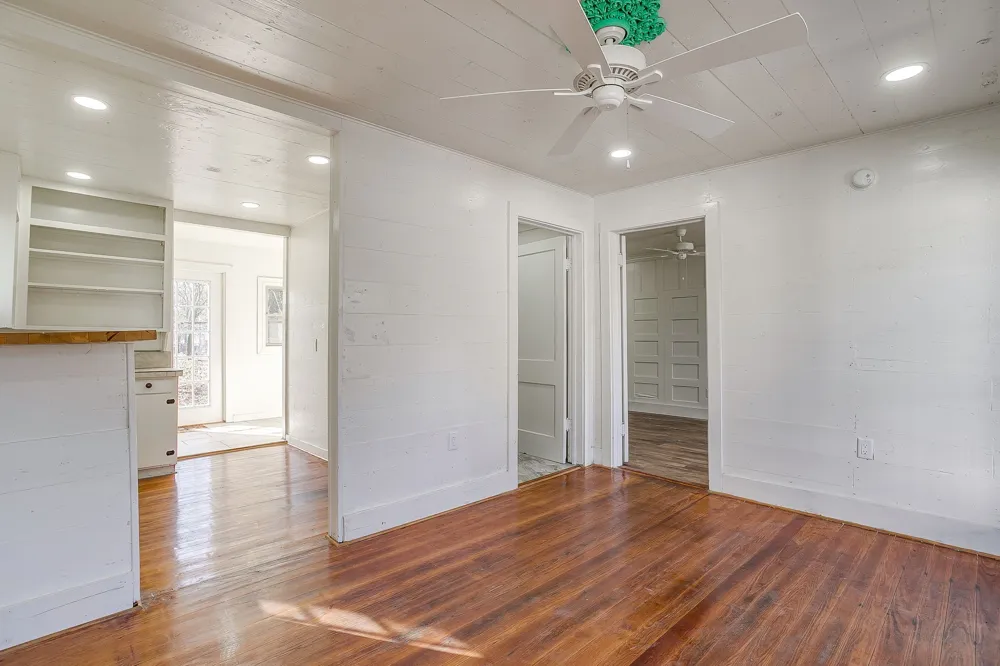 619 W Live Oak Street Jacksboro, TX 76458