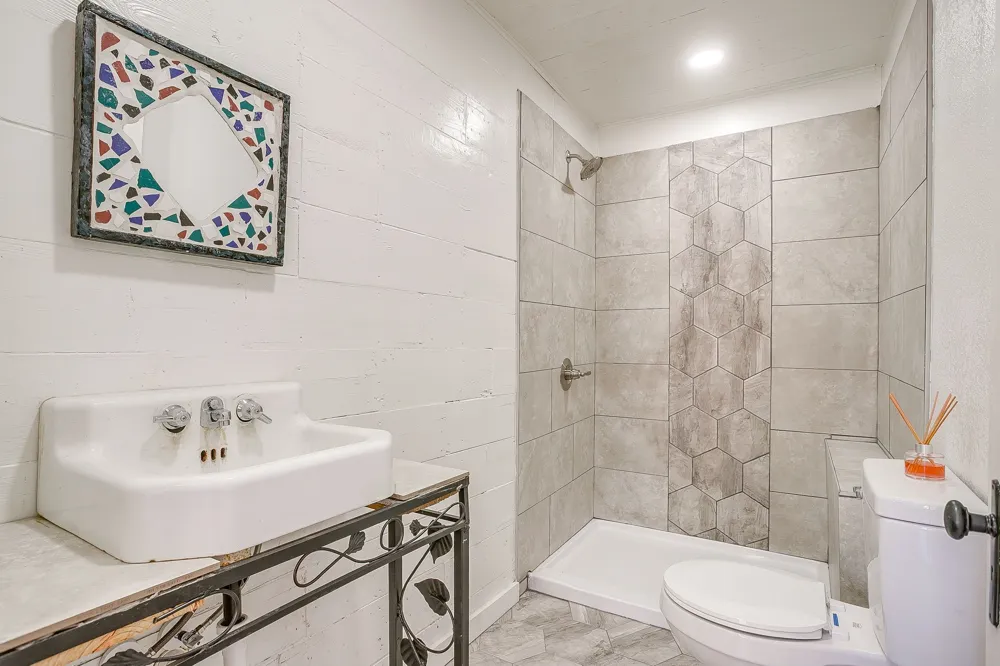 619 W Live Oak Street Jacksboro, TX 76458