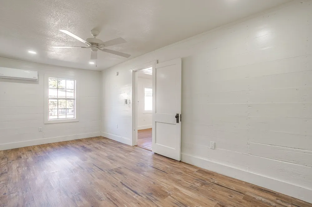 619 W Live Oak Street Jacksboro, TX 76458