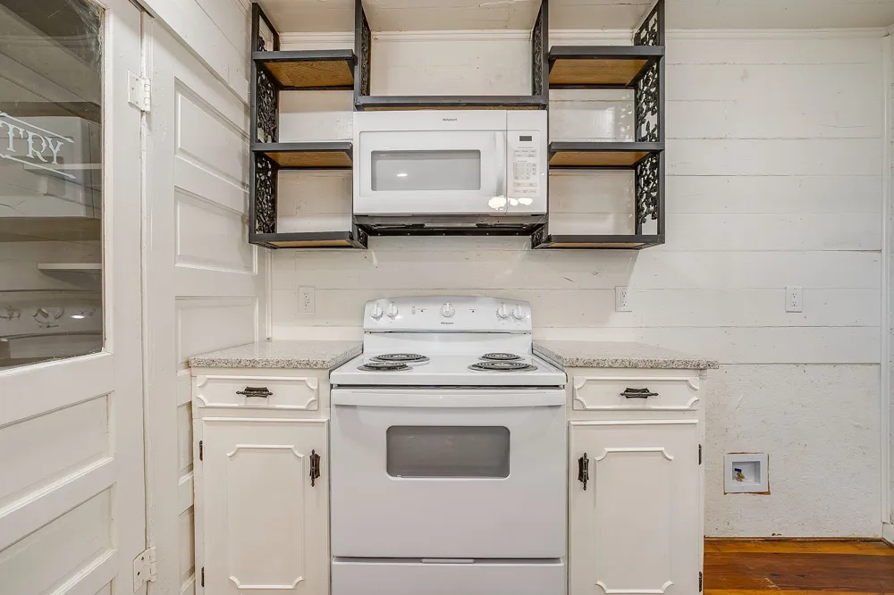 619 W Live Oak Street Jacksboro, TX 76458