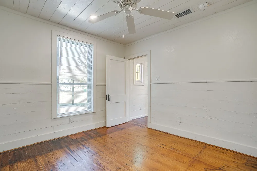 619 W Live Oak Street Jacksboro, TX 76458