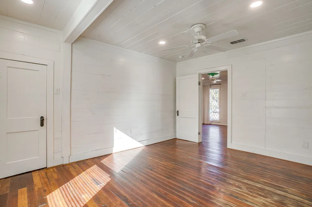 619 W Live Oak Street Jacksboro, TX 76458