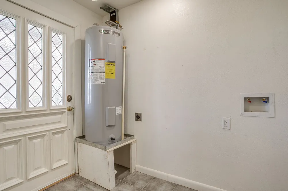 619 W Live Oak Street Jacksboro, TX 76458