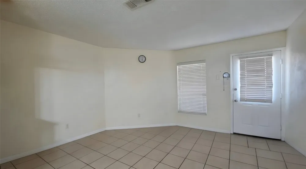 625 Carriagehouse Lane #3G Garland, TX 75040
