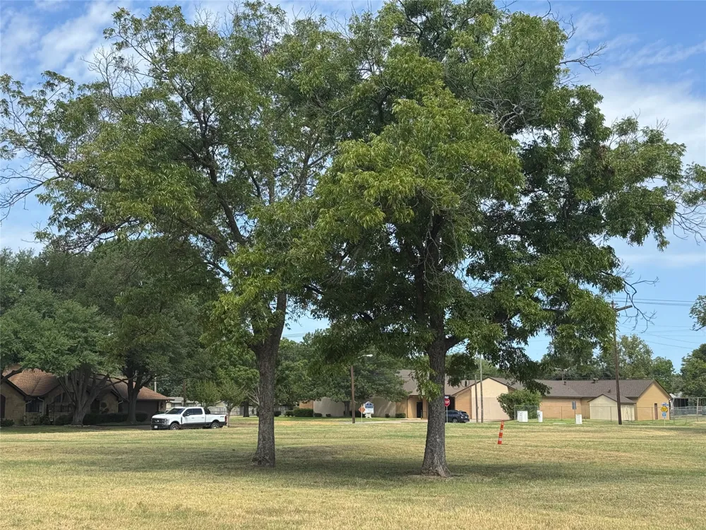 105 Smallwood Drive Westworth Village, TX 76114