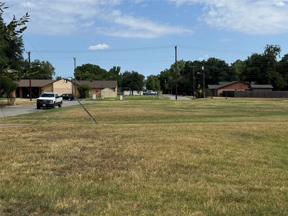 105 Smallwood Drive Westworth Village, TX 76114