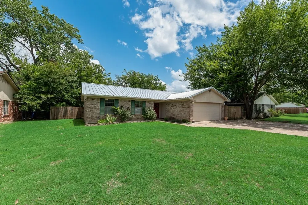 802 Spears Street Alvarado, TX 76009