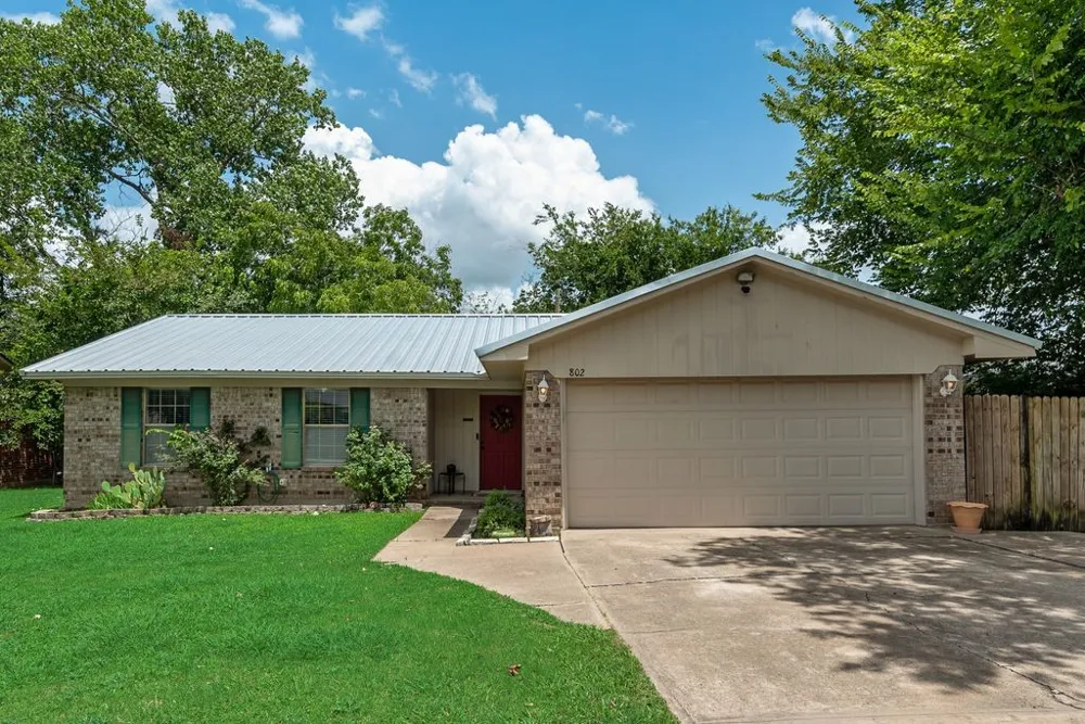 802 Spears Street Alvarado, TX 76009