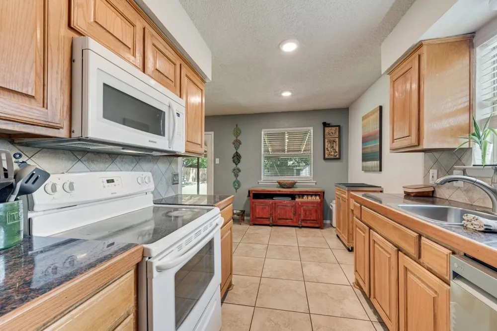 802 Spears Street Alvarado, TX 76009
