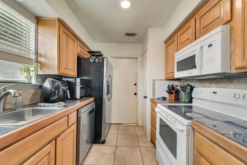 802 Spears Street Alvarado, TX 76009