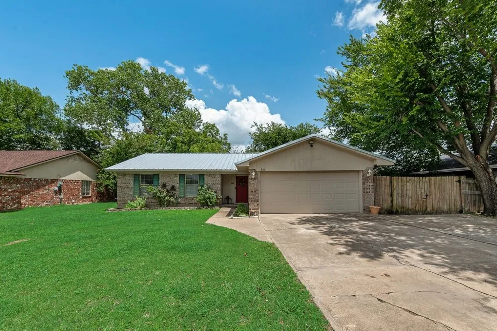 802 Spears Street Alvarado, TX 76009