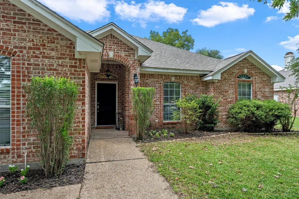1112 Regina Drive Hewitt, TX 76643