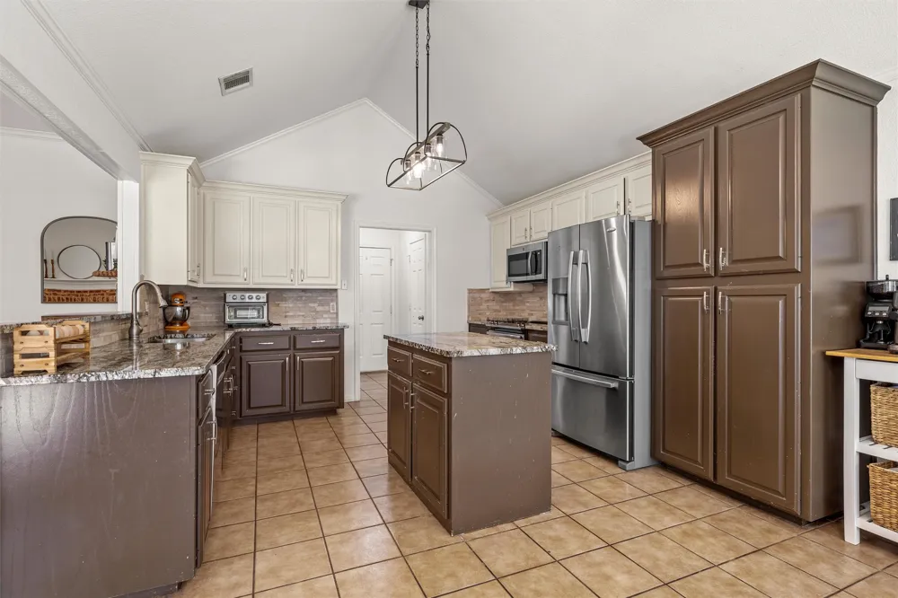 1112 Regina Drive Hewitt, TX 76643
