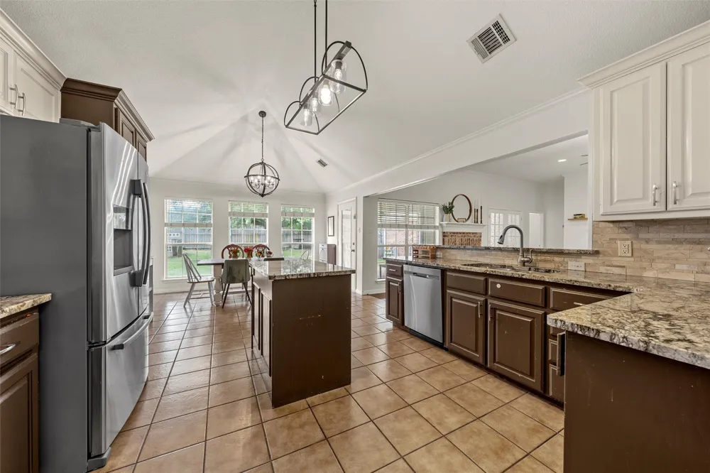 1112 Regina Drive Hewitt, TX 76643