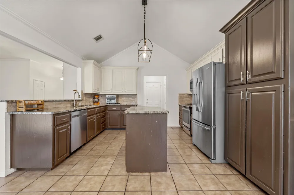 1112 Regina Drive Hewitt, TX 76643