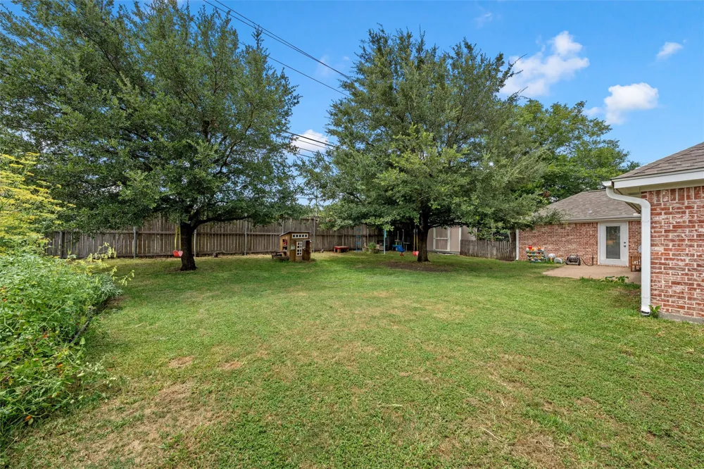 1112 Regina Drive Hewitt, TX 76643