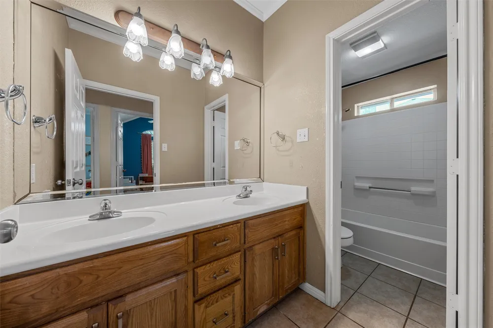1112 Regina Drive Hewitt, TX 76643
