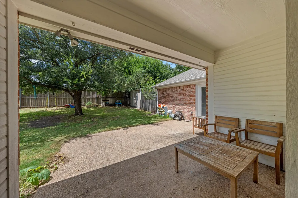 1112 Regina Drive Hewitt, TX 76643
