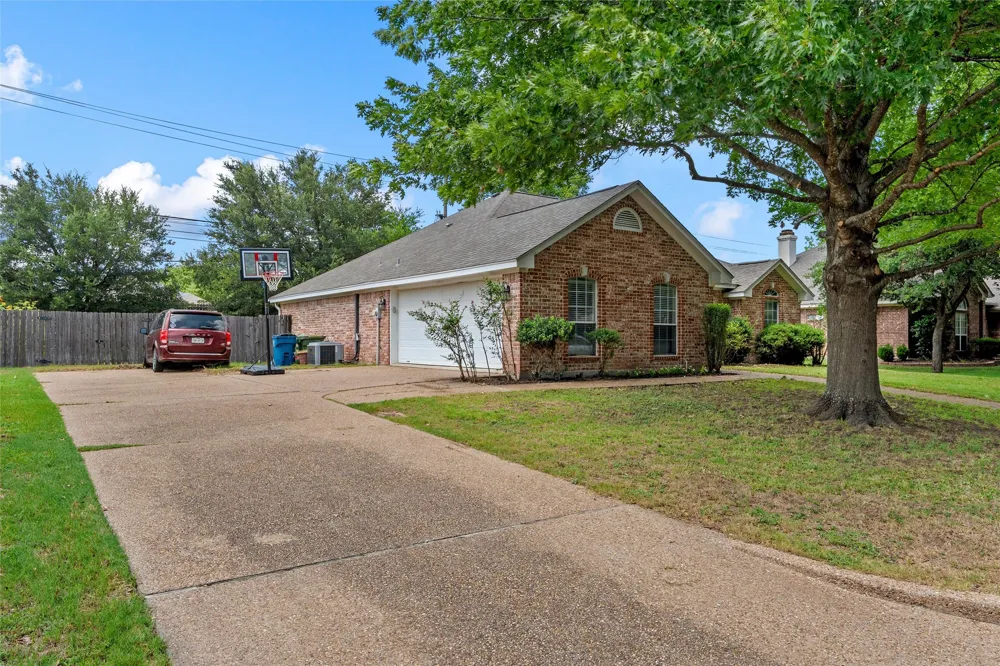 1112 Regina Drive Hewitt, TX 76643