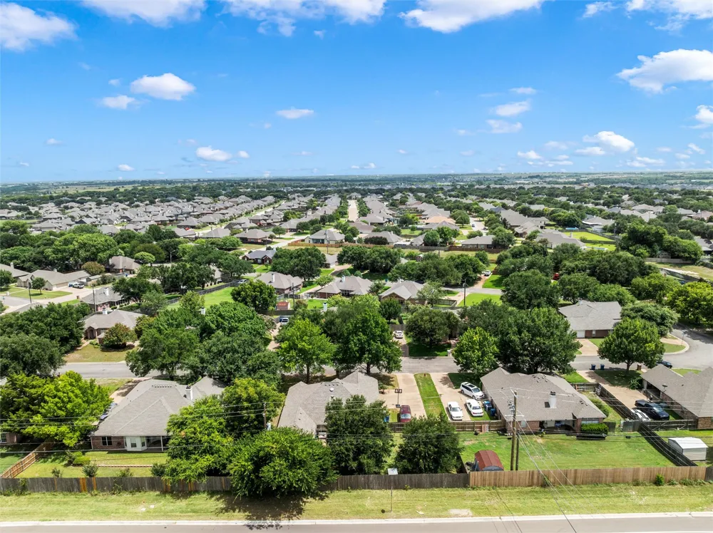 1112 Regina Drive Hewitt, TX 76643