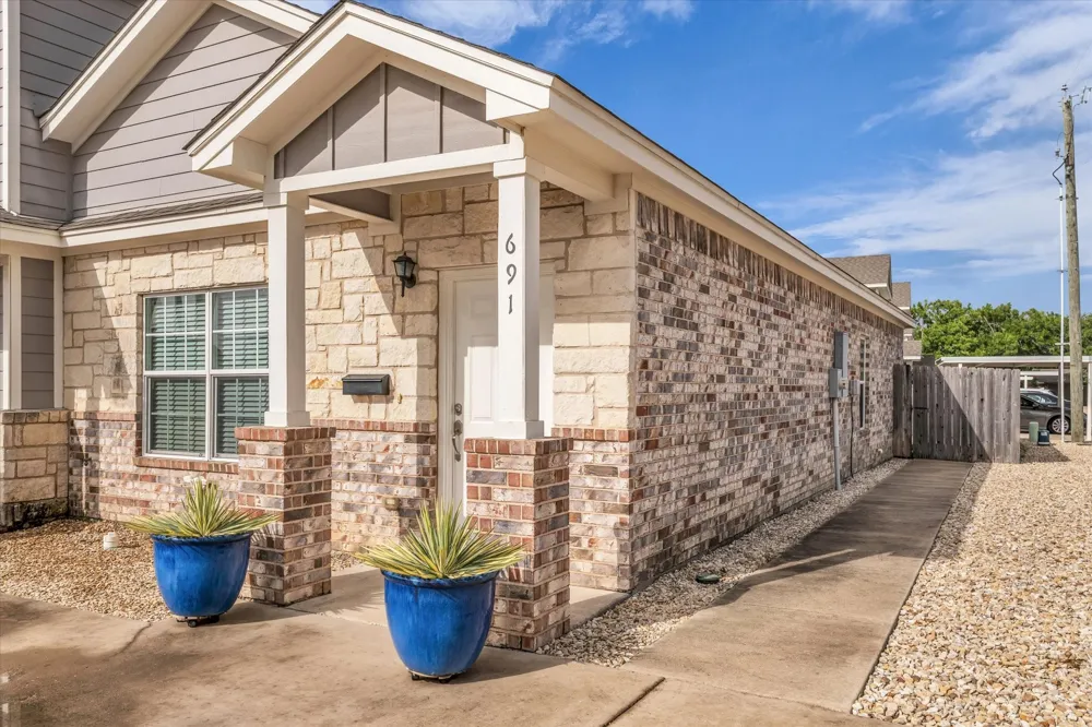 691 Park Street McGregor, TX 76657
