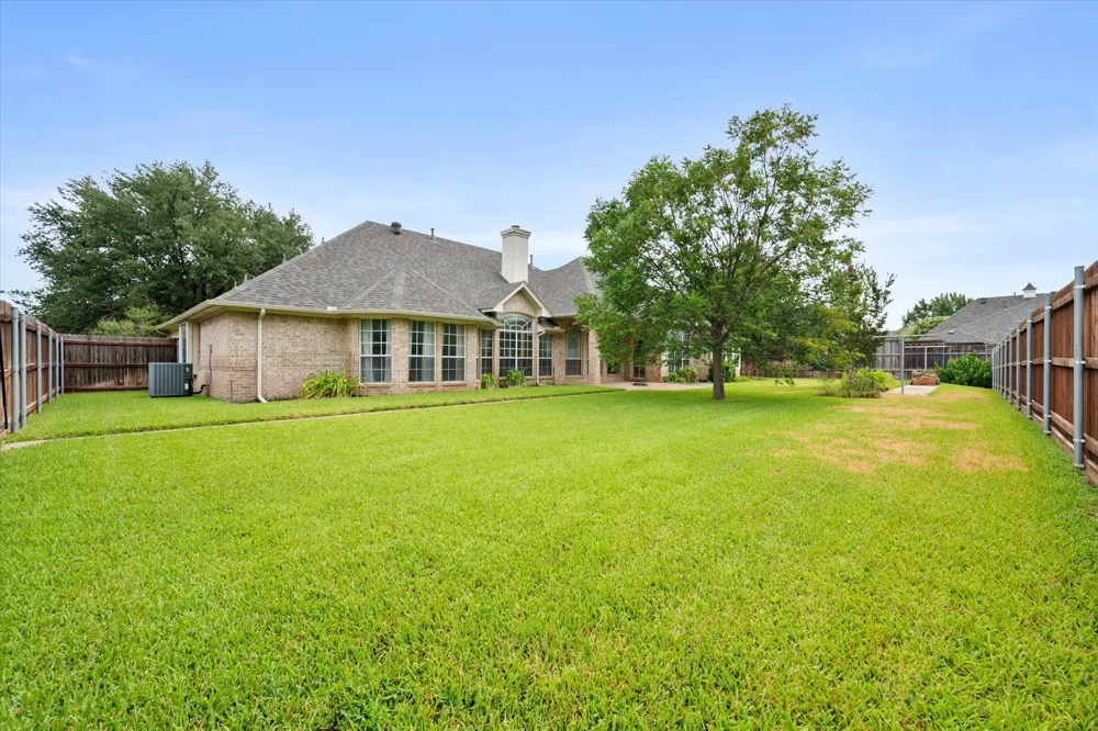 8904 Thornway Drive North Richland Hills, TX 76182