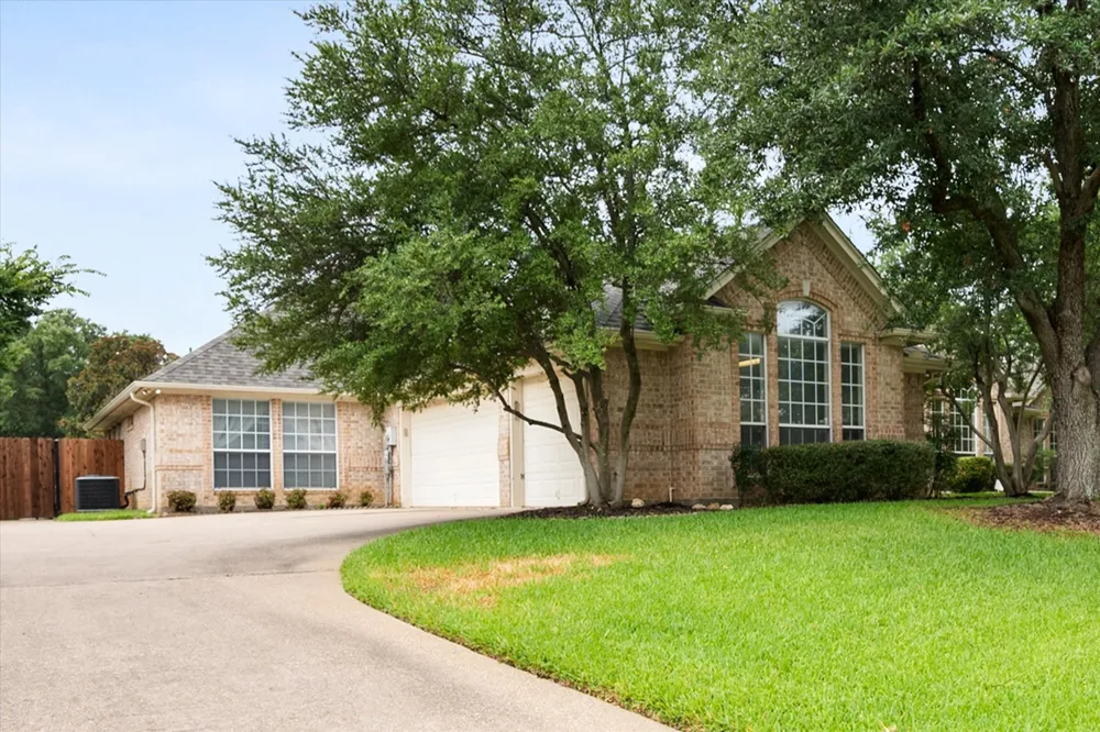 8904 Thornway Drive North Richland Hills, TX 76182