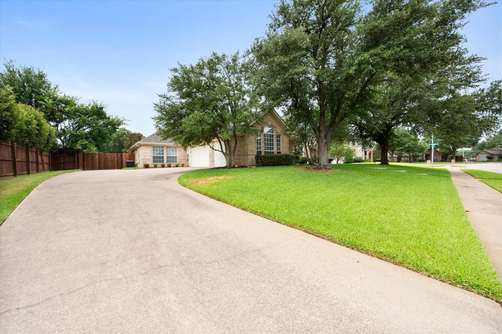 8904 Thornway Drive North Richland Hills, TX 76182
