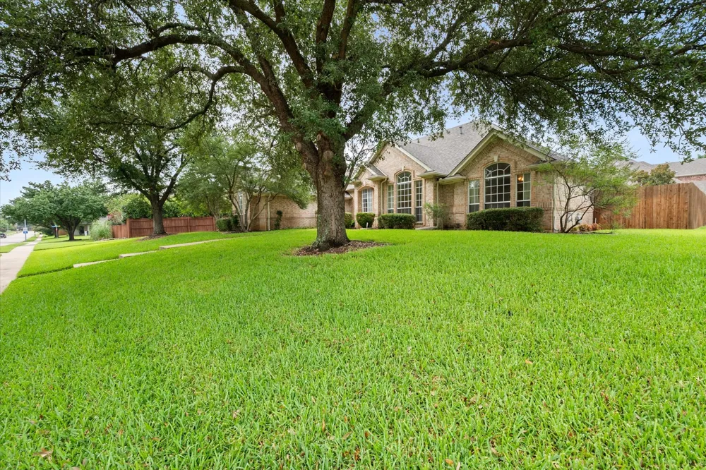 8904 Thornway Drive North Richland Hills, TX 76182
