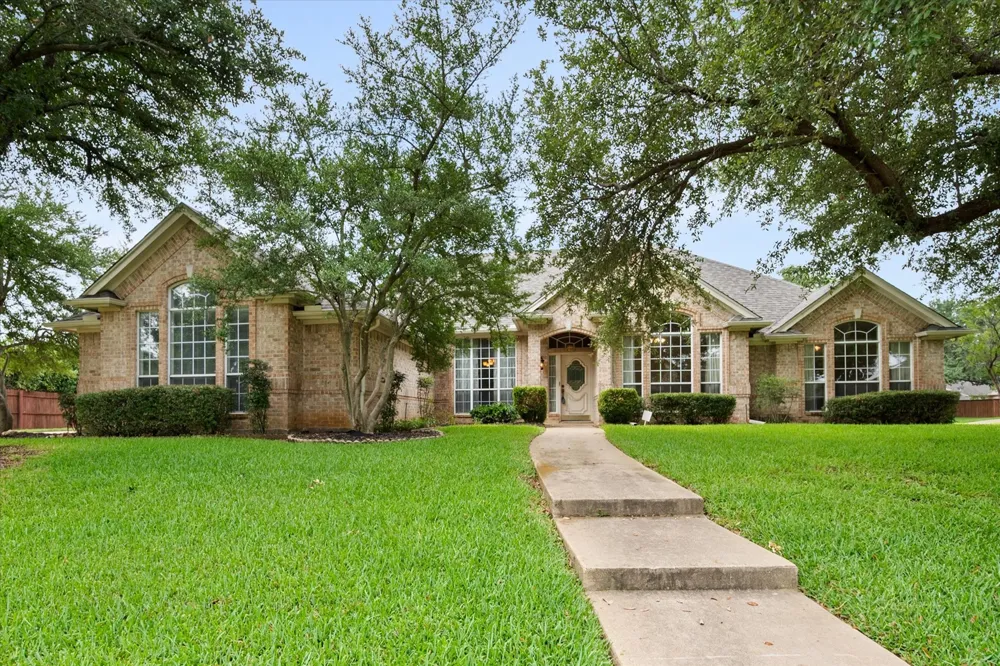 8904 Thornway Drive North Richland Hills, TX 76182