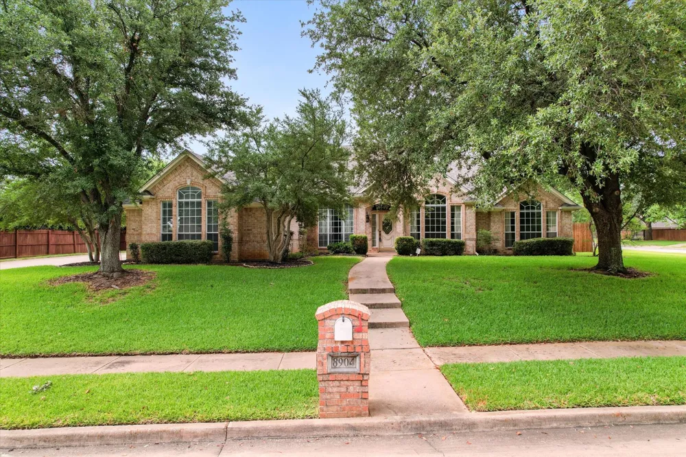 8904 Thornway Drive North Richland Hills, TX 76182