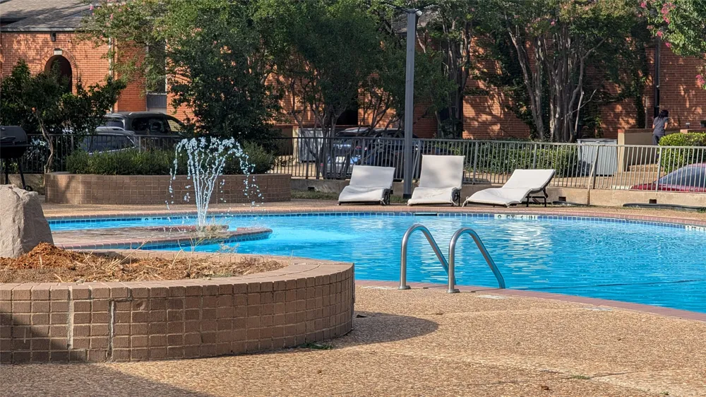 556 E Avenue J #B Grand Prairie, TX 75050