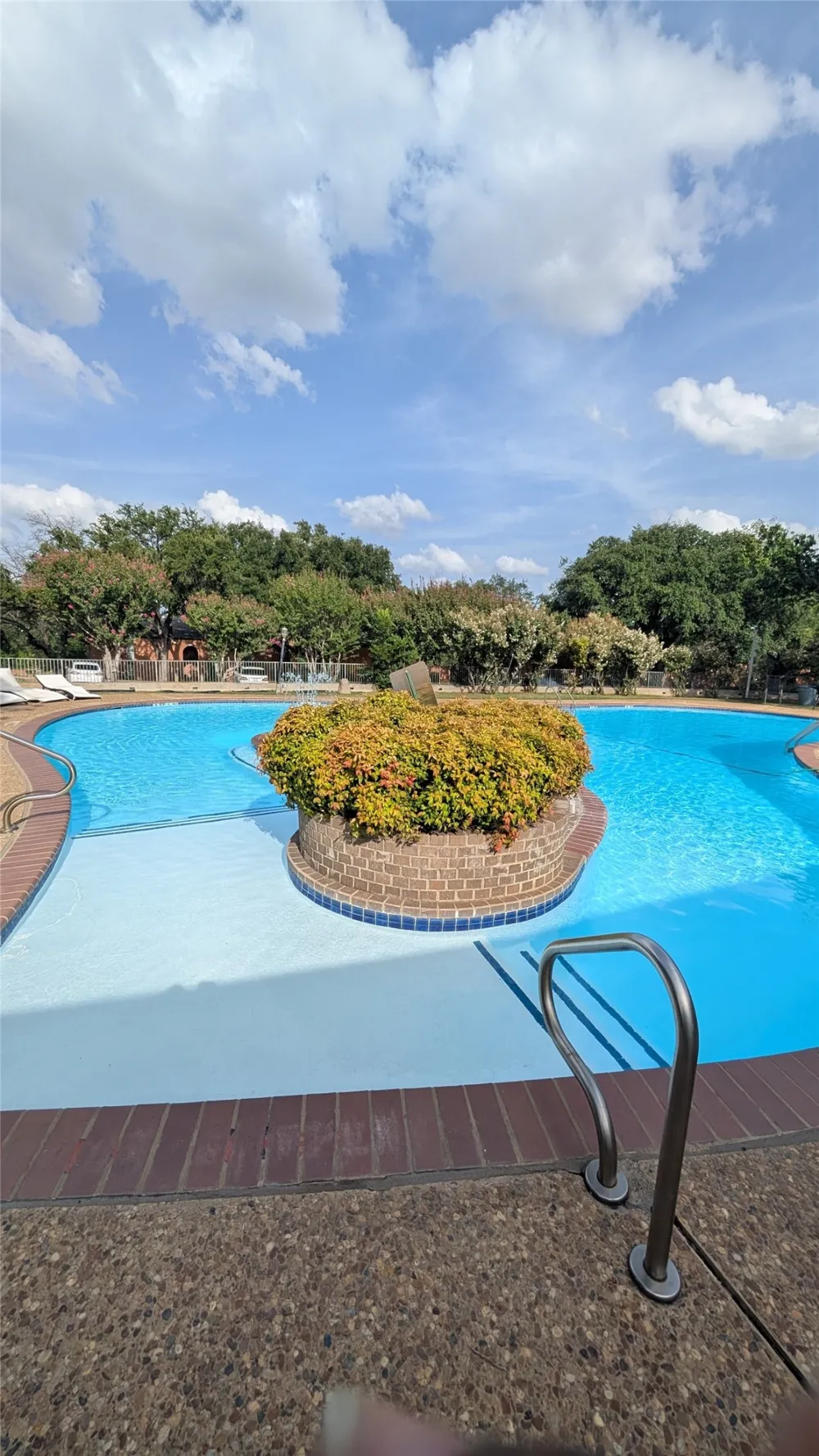 556 E Avenue J #B Grand Prairie, TX 75050