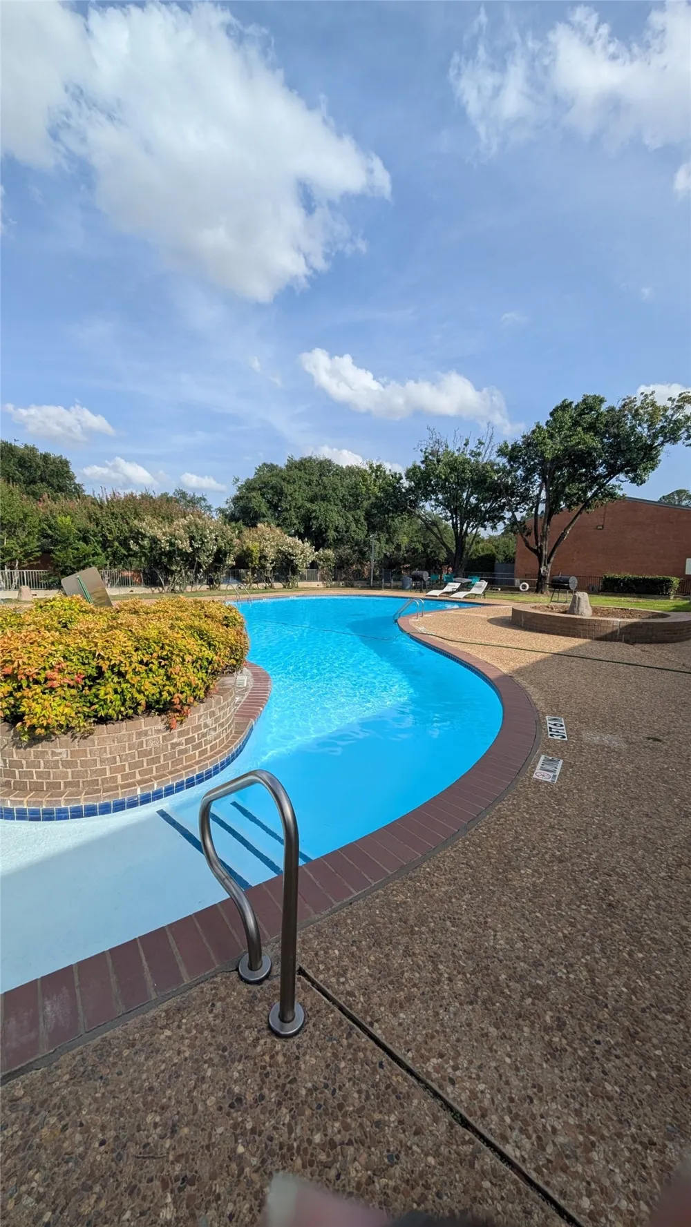 556 E Avenue J #B Grand Prairie, TX 75050