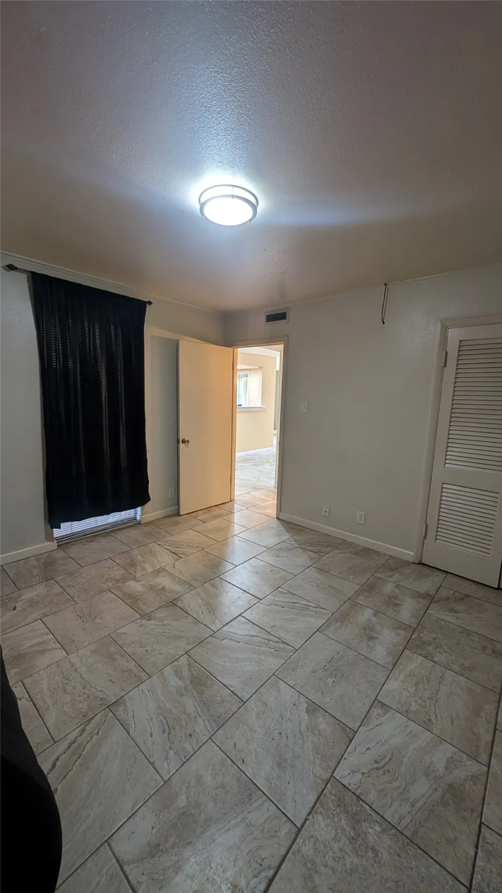 556 E Avenue J #B Grand Prairie, TX 75050
